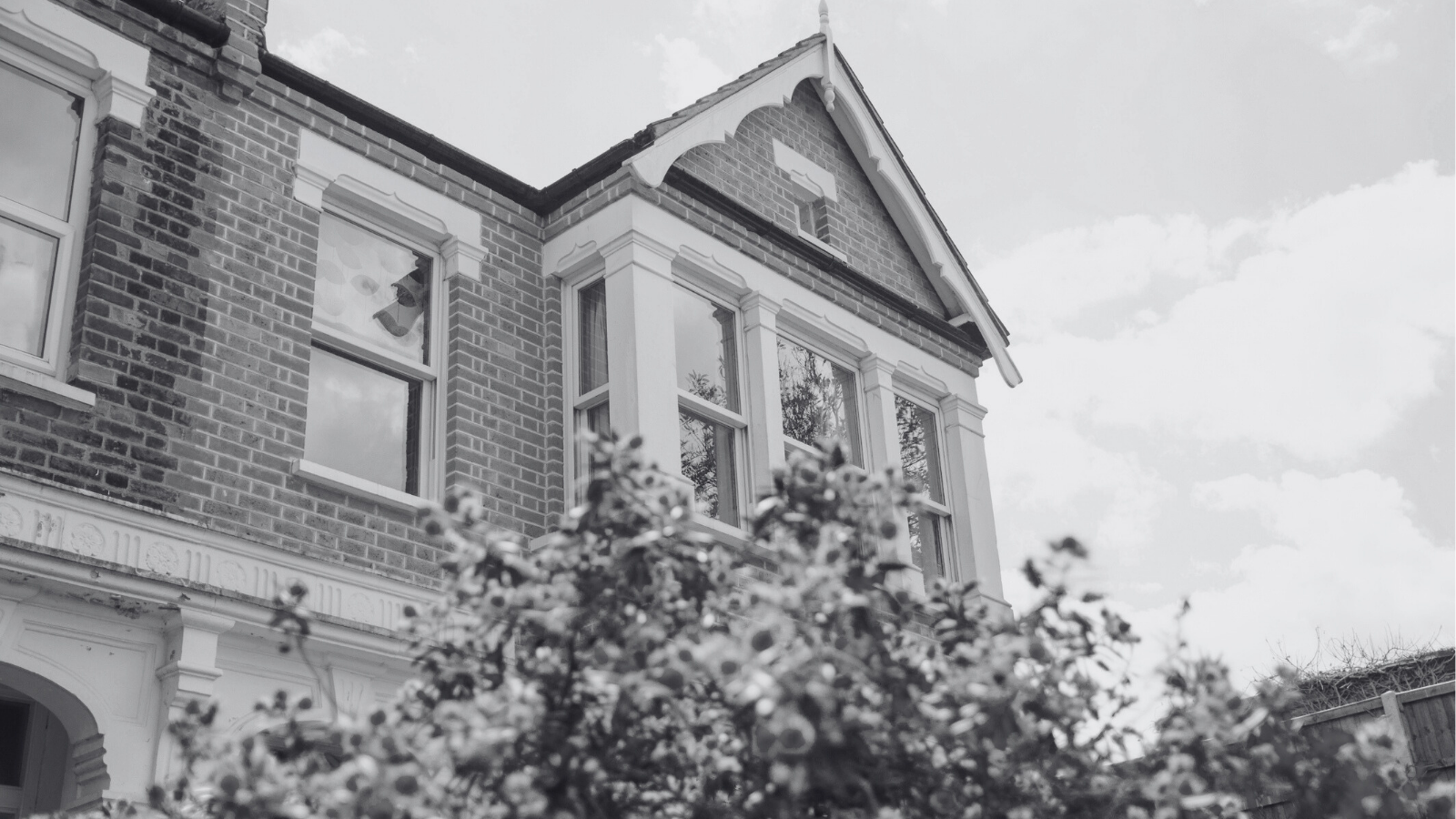 29 Tactics to Sell Your Home Faster, According to Experts